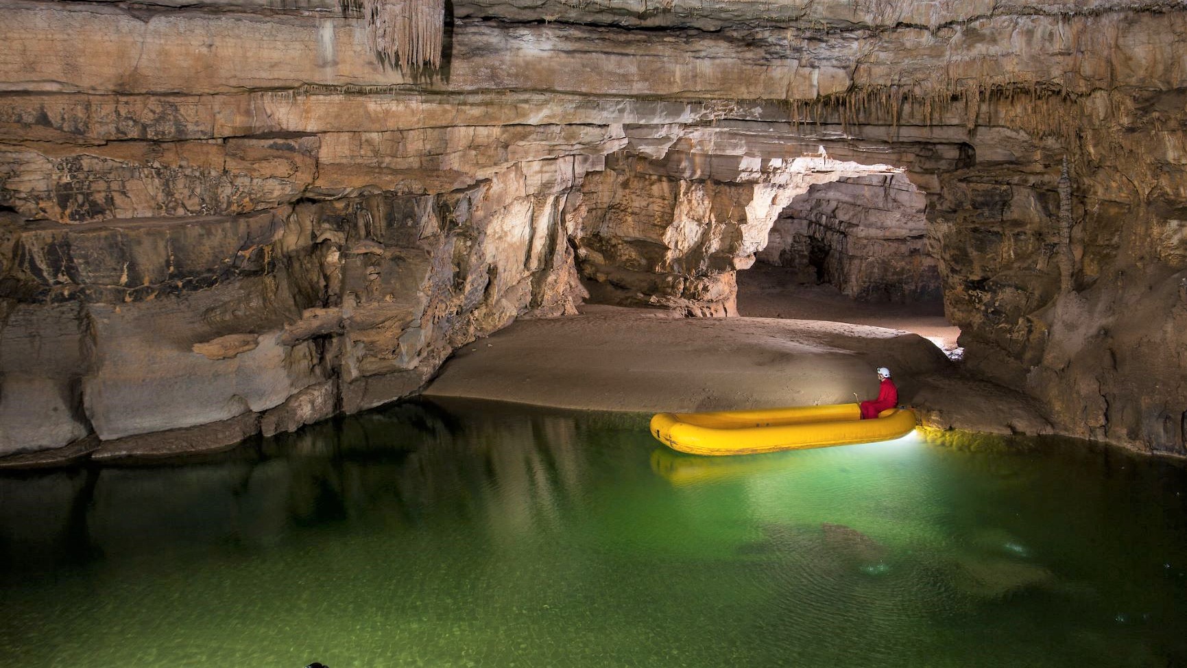 KNMtravel DMC, Sun, sea & mountains, Cross cave, Slovenia